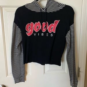 F21 CROPPED “good vibes” SWEATSHIRT TEE